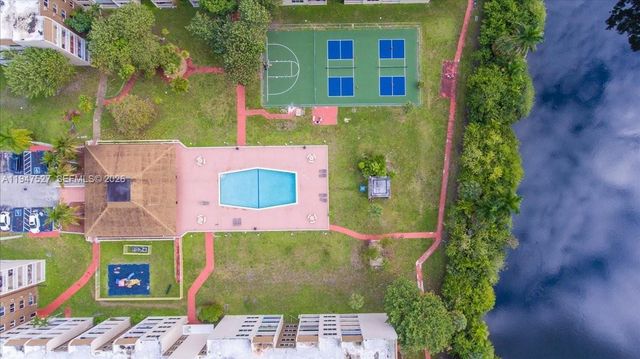 6960 Miami Gardens Dr 2-124, Hialeah, FL 33015