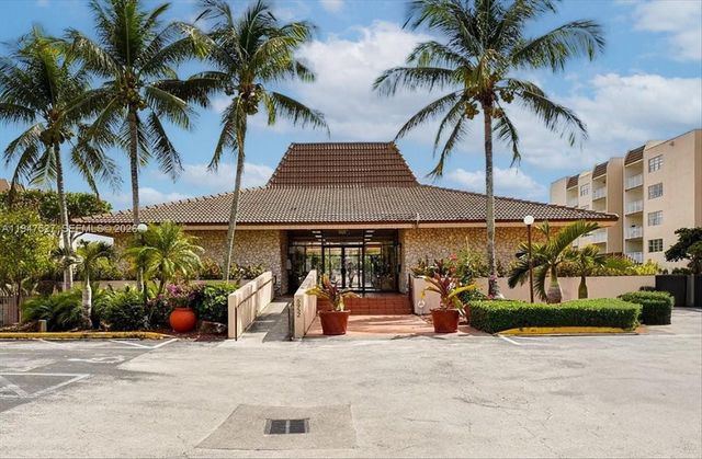 6960 Miami Gardens Dr 2-124, Hialeah, FL 33015