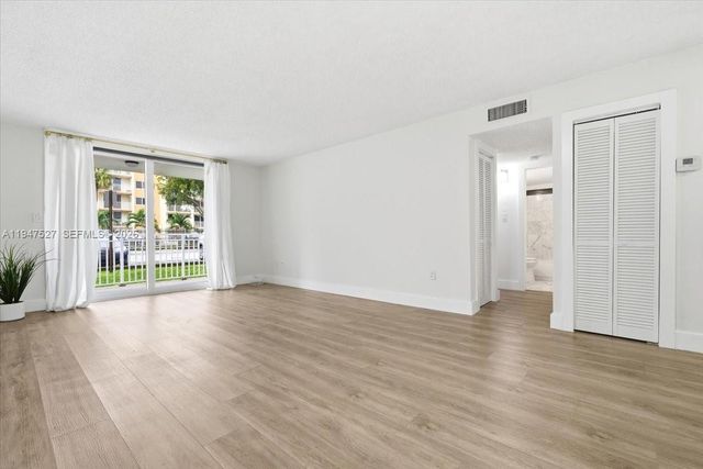 6960 Miami Gardens Dr 2-124, Hialeah, FL 33015