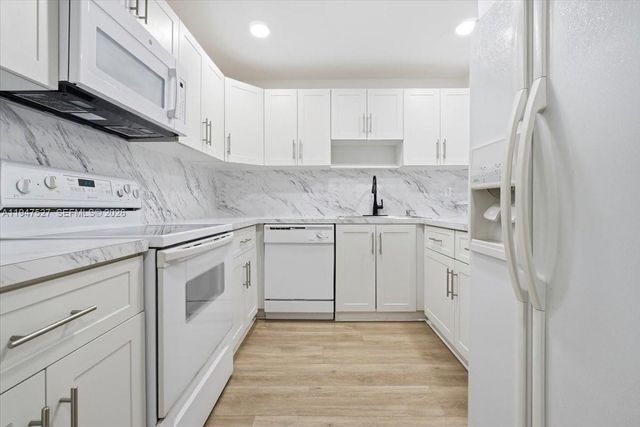 6960 Miami Gardens Dr 2-124, Hialeah, FL 33015