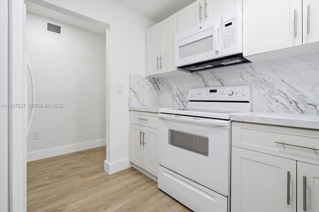 6960 Miami Gardens Dr 2-124, Hialeah, FL 33015