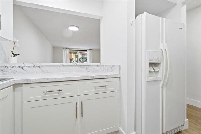 6960 Miami Gardens Dr 2-124, Hialeah, FL 33015