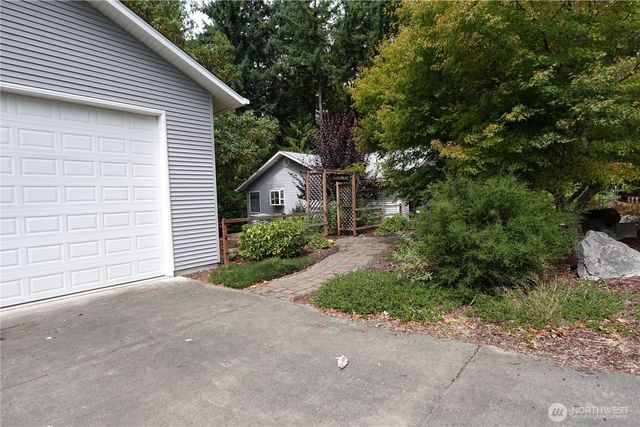 12606 Silver Drive, Anderson Island, WA 98303