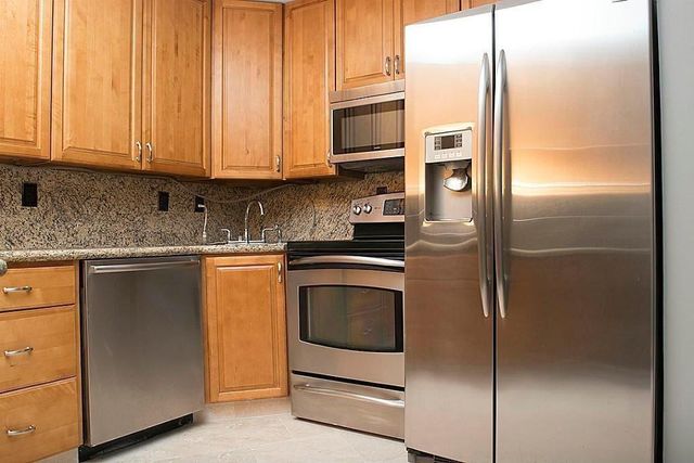 5050 Woodway Drive 2A, Houston, TX 77056