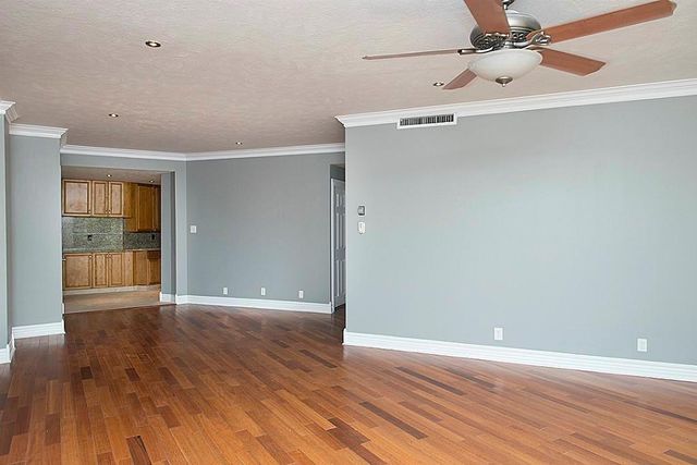 5050 Woodway Drive 2A, Houston, TX 77056