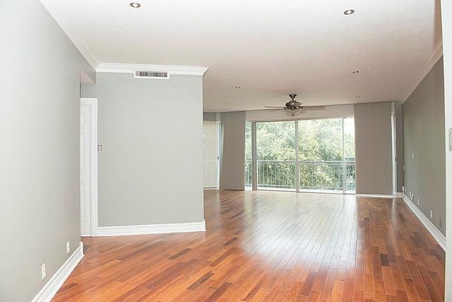 5050 Woodway Drive 2A, Houston, TX 77056