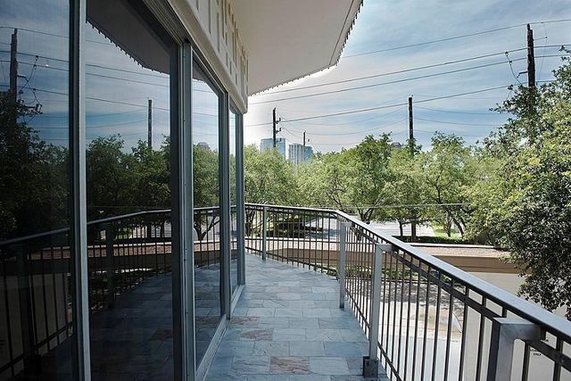 5050 Woodway Drive 2A, Houston, TX 77056