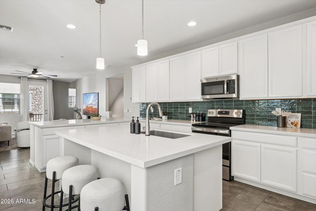 1676 E HAMPTON Lane, Gilbert, AZ 85295