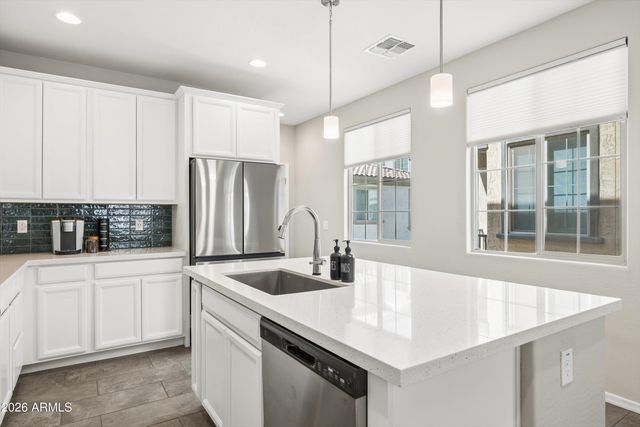 1676 E HAMPTON Lane, Gilbert, AZ 85295