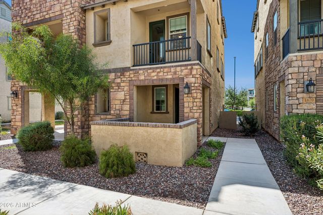 1676 E HAMPTON Lane, Gilbert, AZ 85295