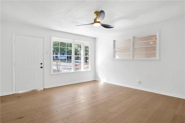 1930 Le Jeune Drive, Mobile, AL 36618