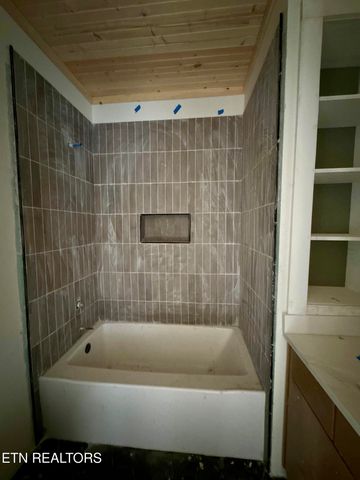 924 N Highland Drive, Gatlinburg, TN 37738