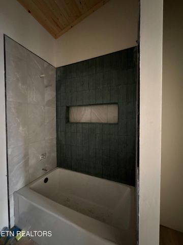 924 N Highland Drive, Gatlinburg, TN 37738