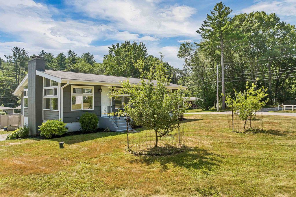 7 Hemlock Circle, Dover, NH 03820
