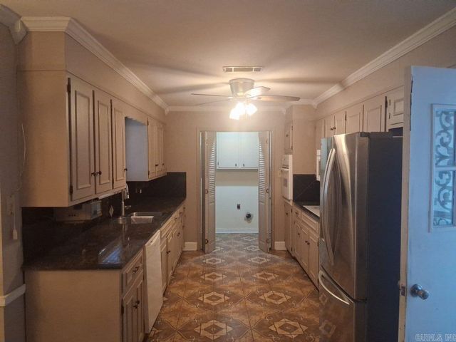 3904 Royal Forest Drive, Pine Bluff, AR 71603