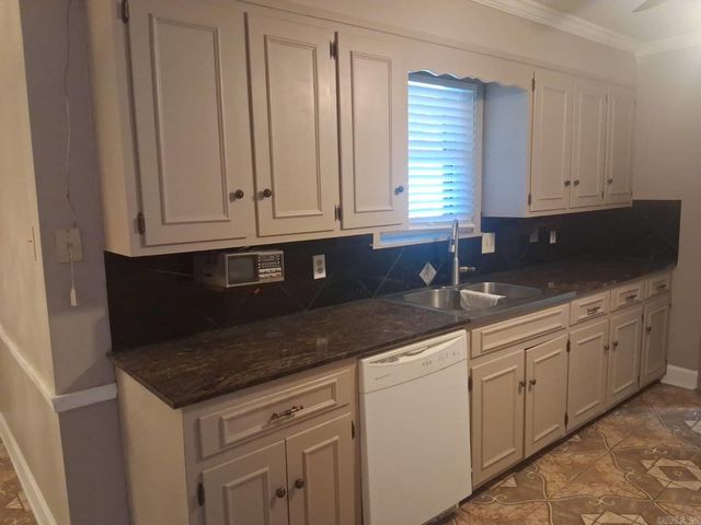 3904 Royal Forest Drive, Pine Bluff, AR 71603