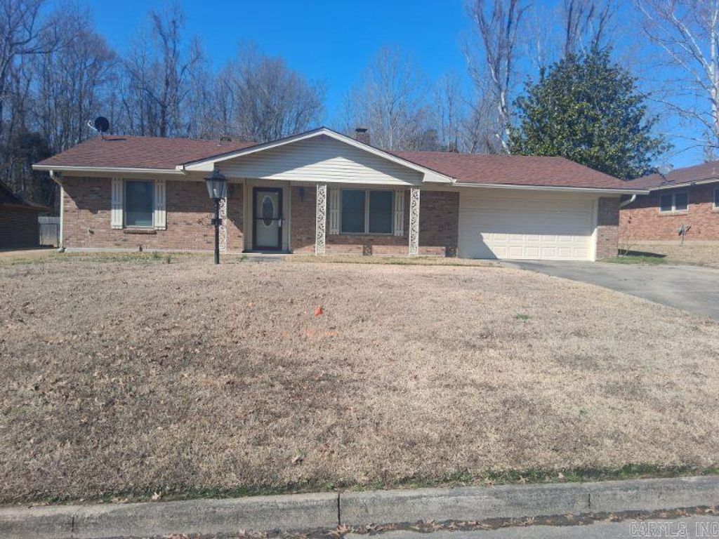 3904 Royal Forest Drive, Pine Bluff, AR 71603