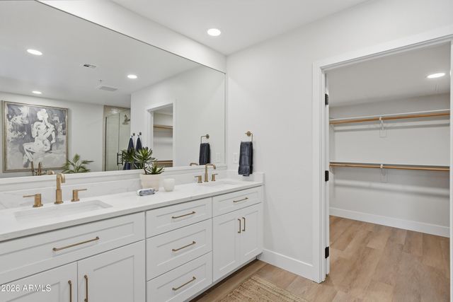 7126 E OSBORN Road 2006, Scottsdale, AZ 85251