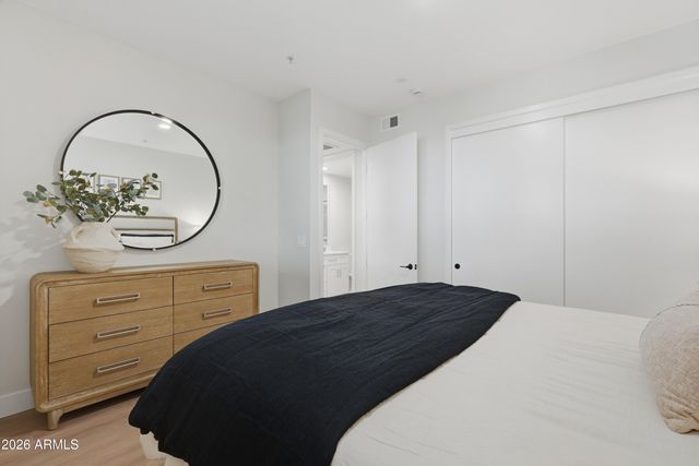 7126 E OSBORN Road 2006, Scottsdale, AZ 85251