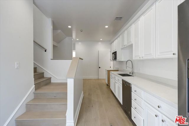 5435 Donna Avenue, Tarzana (los Angeles), CA 91356