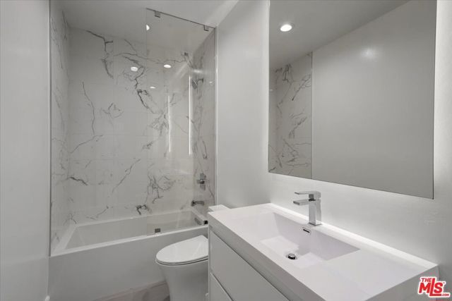 5435 Donna Avenue, Tarzana (los Angeles), CA 91356