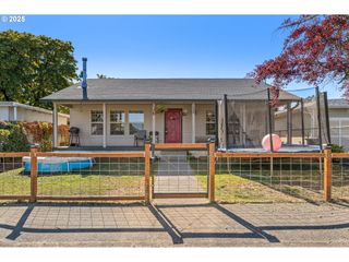 440 W AGEE St, Roseburg, OR 97471