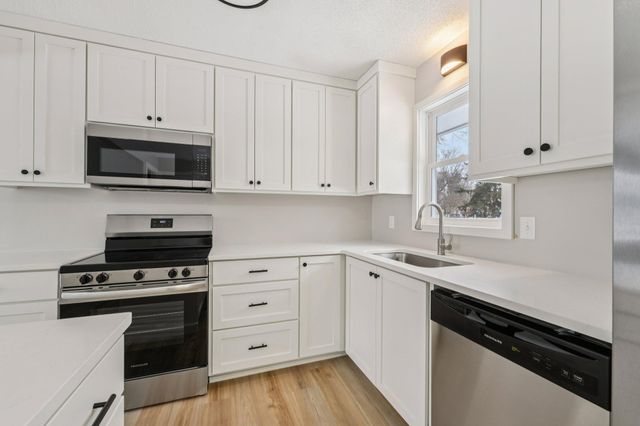 20550 Iceland Avenue, Lakeville, MN 55044