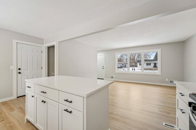 20550 Iceland Avenue, Lakeville, MN 55044