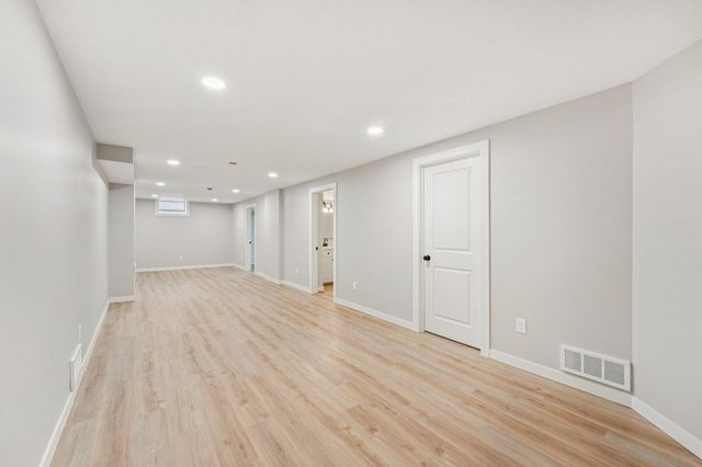 20550 Iceland Avenue, Lakeville, MN 55044