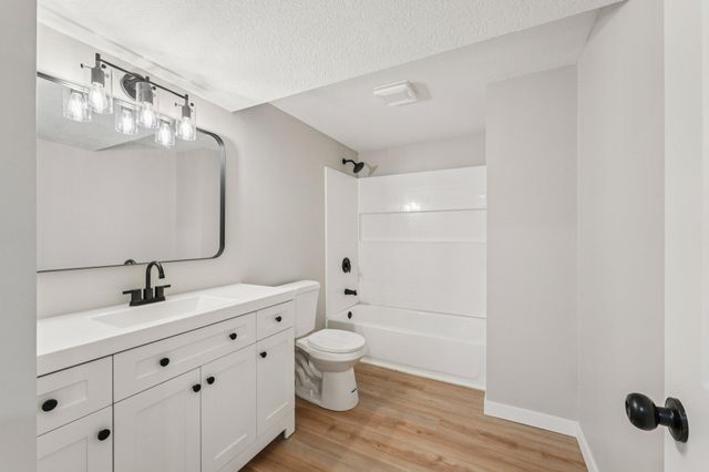 20550 Iceland Avenue, Lakeville, MN 55044