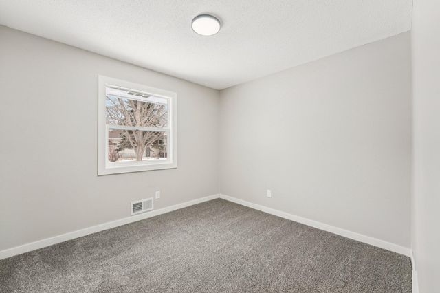 20550 Iceland Avenue, Lakeville, MN 55044