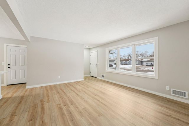 20550 Iceland Avenue, Lakeville, MN 55044