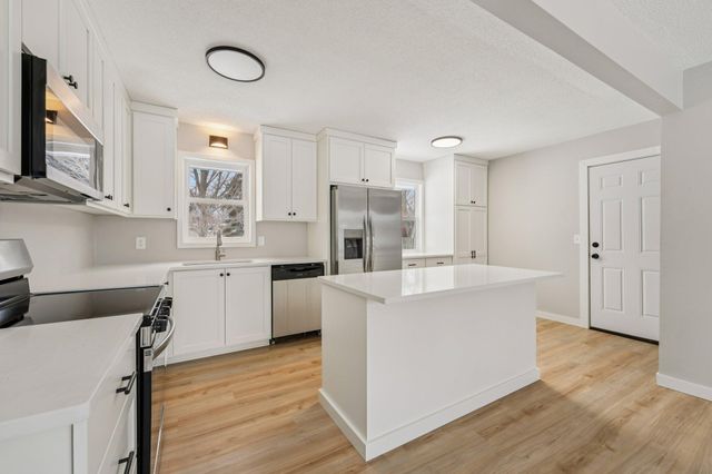 20550 Iceland Avenue, Lakeville, MN 55044