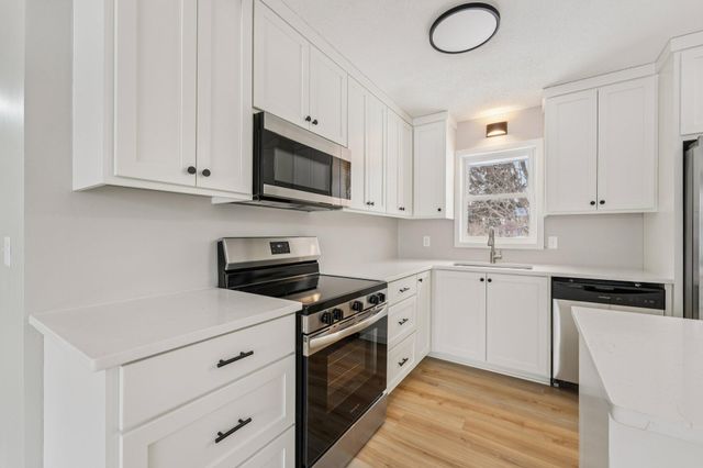 20550 Iceland Avenue, Lakeville, MN 55044