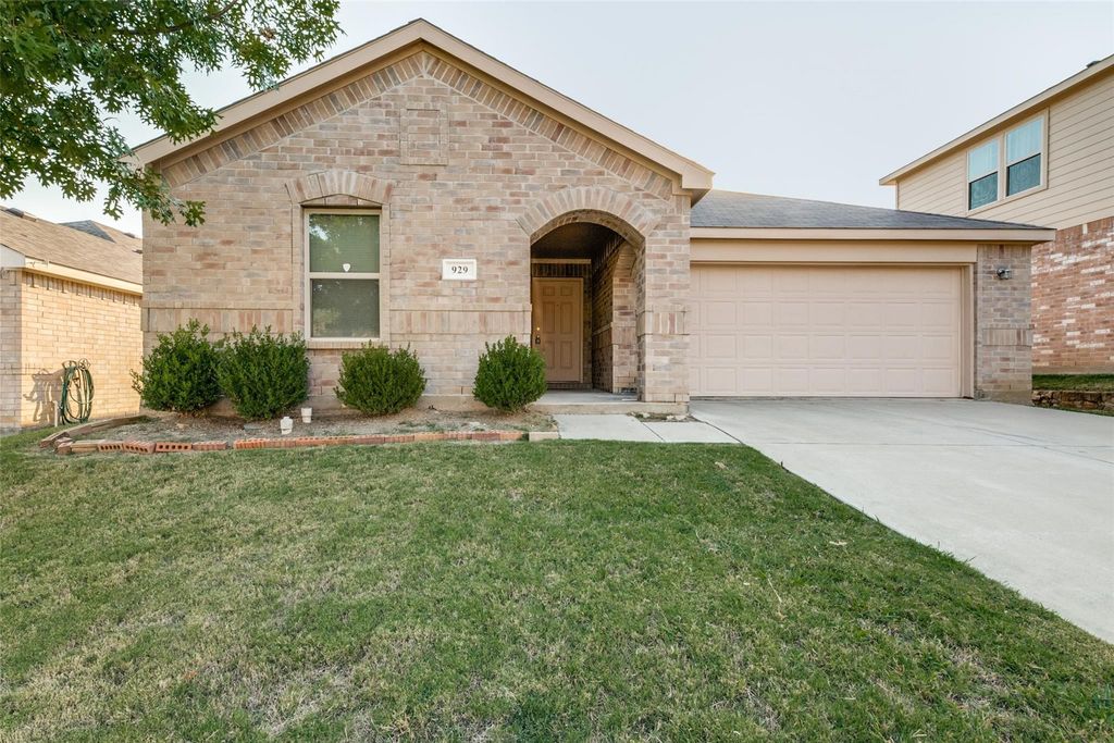 929 Glenndon Drive, Fort Worth, TX 76120