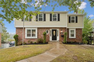 2899 Oneill Dr, Bethel Park, PA 15102