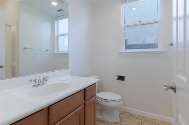 351 Danbury Pl, Lathrop, CA 95330