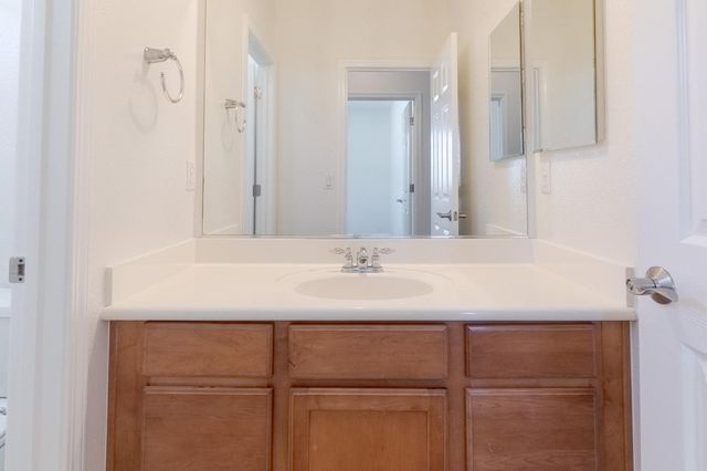 351 Danbury Pl, Lathrop, CA 95330