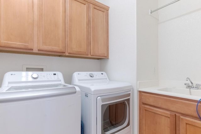 351 Danbury Pl, Lathrop, CA 95330