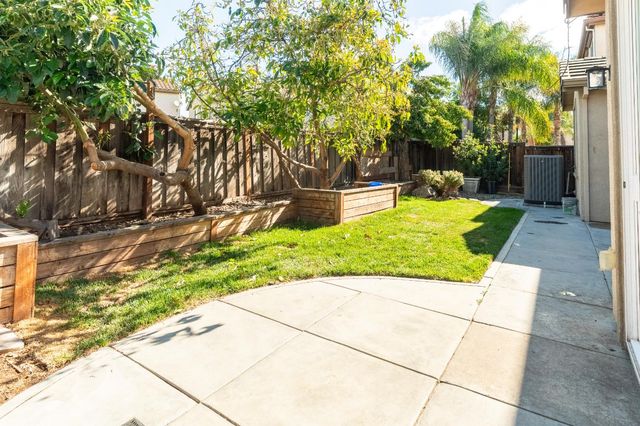351 Danbury Pl, Lathrop, CA 95330