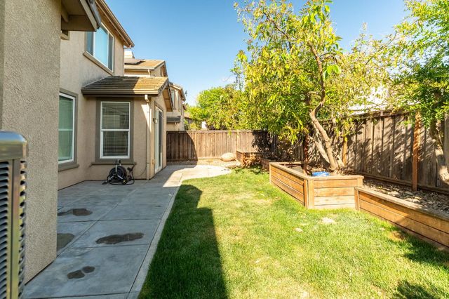 351 Danbury Pl, Lathrop, CA 95330