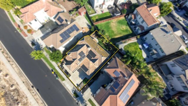 351 Danbury Pl, Lathrop, CA 95330