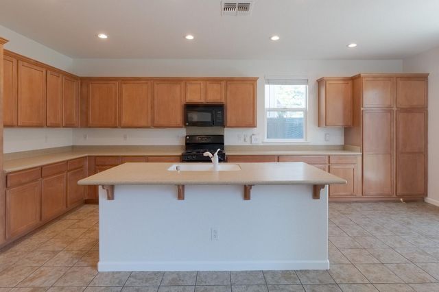 351 Danbury Pl, Lathrop, CA 95330