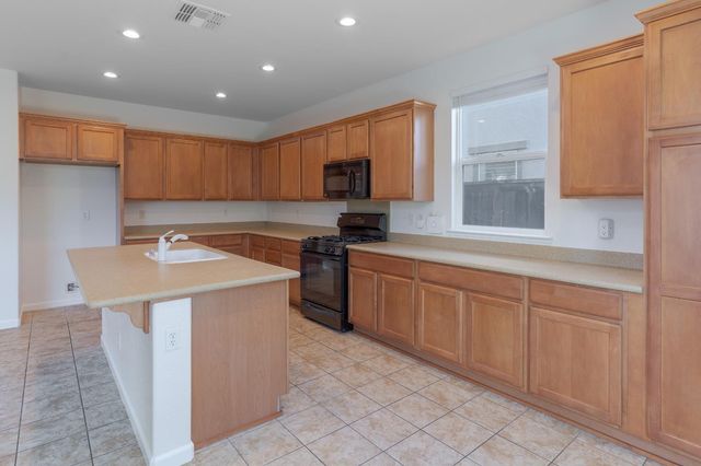 351 Danbury Pl, Lathrop, CA 95330