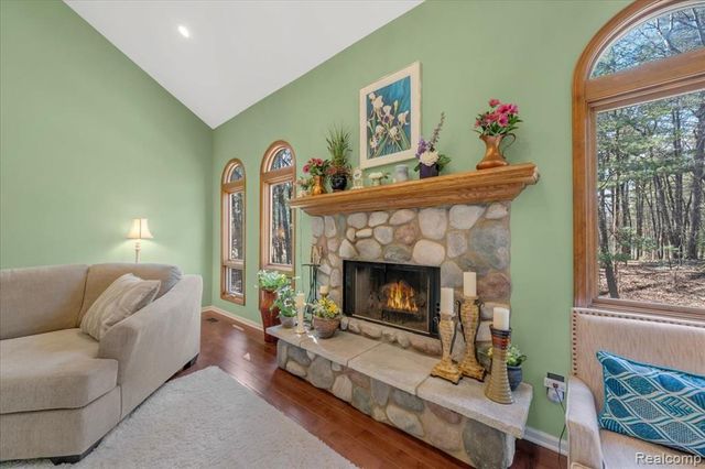 573 Nakomis Trail, Orion Twp, MI 48362