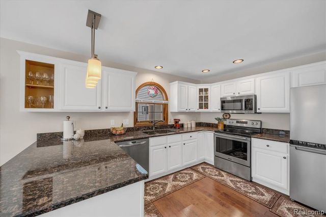 573 Nakomis Trail, Orion Twp, MI 48362