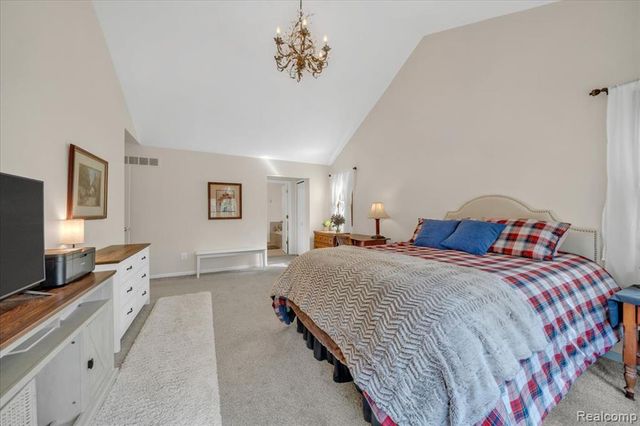 573 Nakomis Trail, Orion Twp, MI 48362