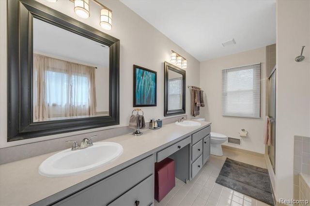 573 Nakomis Trail, Orion Twp, MI 48362