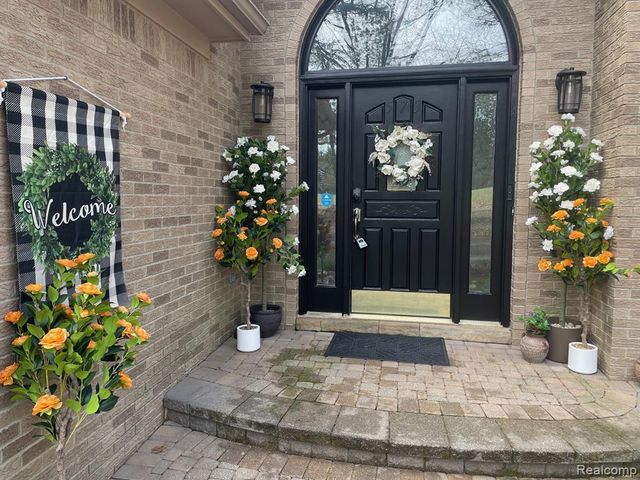 573 Nakomis Trail, Orion Twp, MI 48362