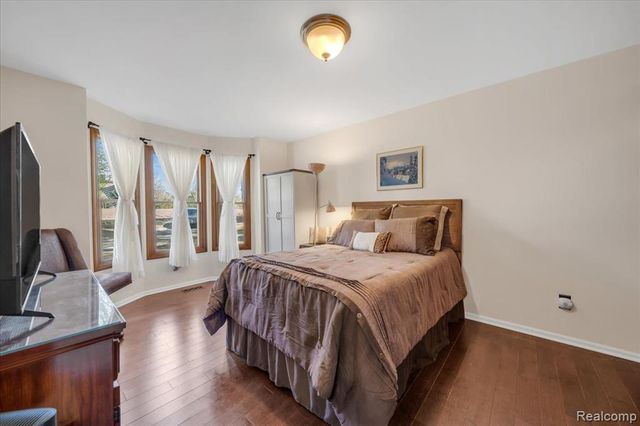 573 Nakomis Trail, Orion Twp, MI 48362